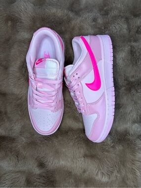 Nike Dunk “Triple Pink”
